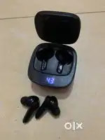 Leaf ear buds excellent condition