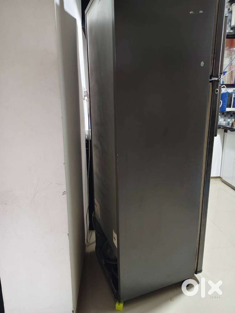 WHIRLPOOL DOUBLE DOOR FRIDGE