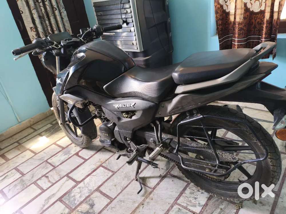 TVS Raider Wicket Black 2023 model Split seat, Disc varient