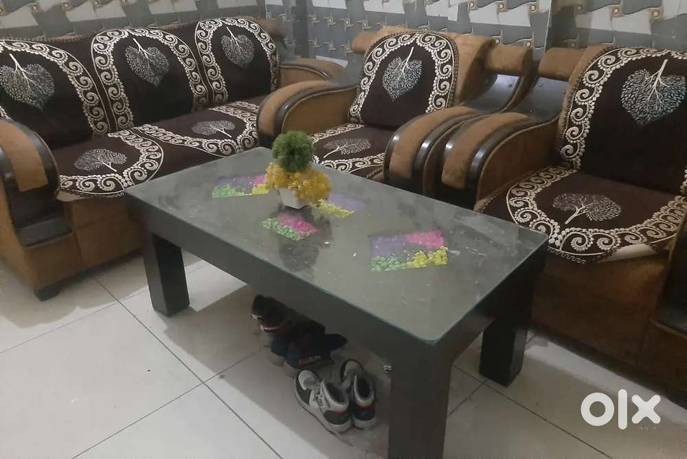 Sofa set with table