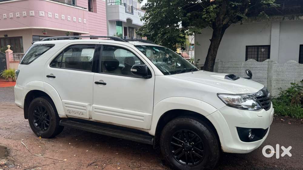 Toyota Fortuner with karnataka passing and less driven