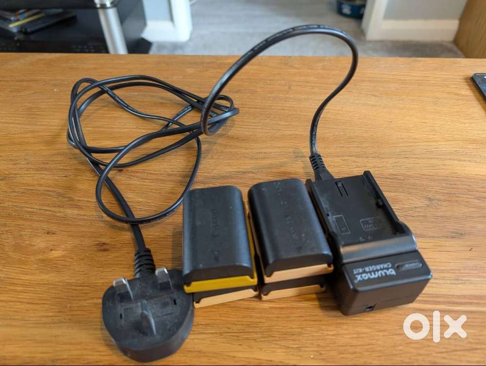 Canon EOS 5D Mark IV 30.4MP Digital SLR Camera - Black with accessorie