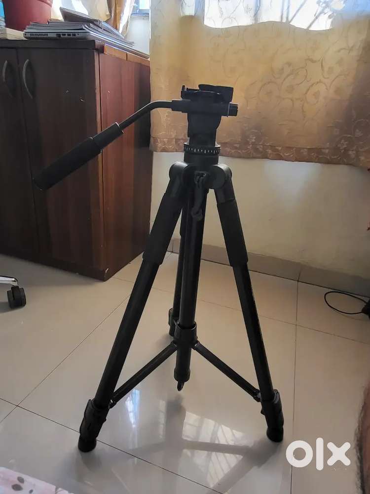 Digitek 880 Pro tripod