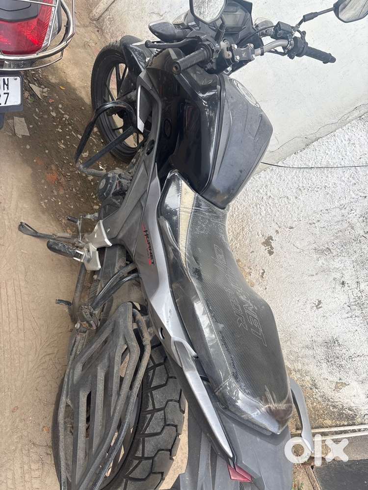 Hornet 160R both tyre new