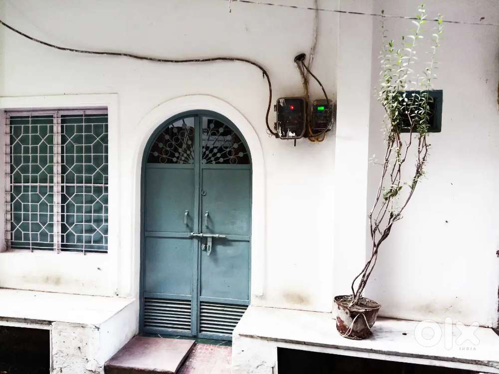 42 gaz free hold property with 14 feet front , road -15 feet