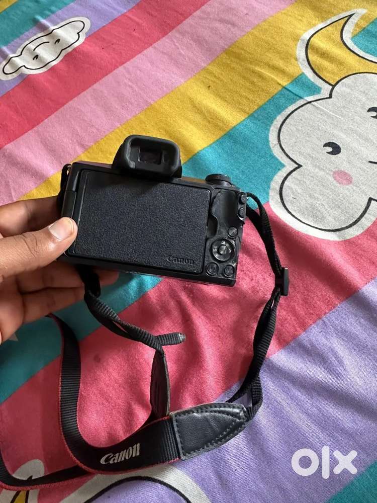Canon m50 dual lens exchange available same price