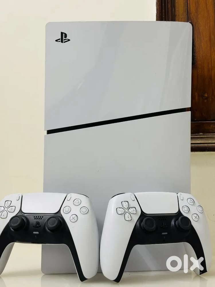 Very good condition ps5 with 2 remotes
