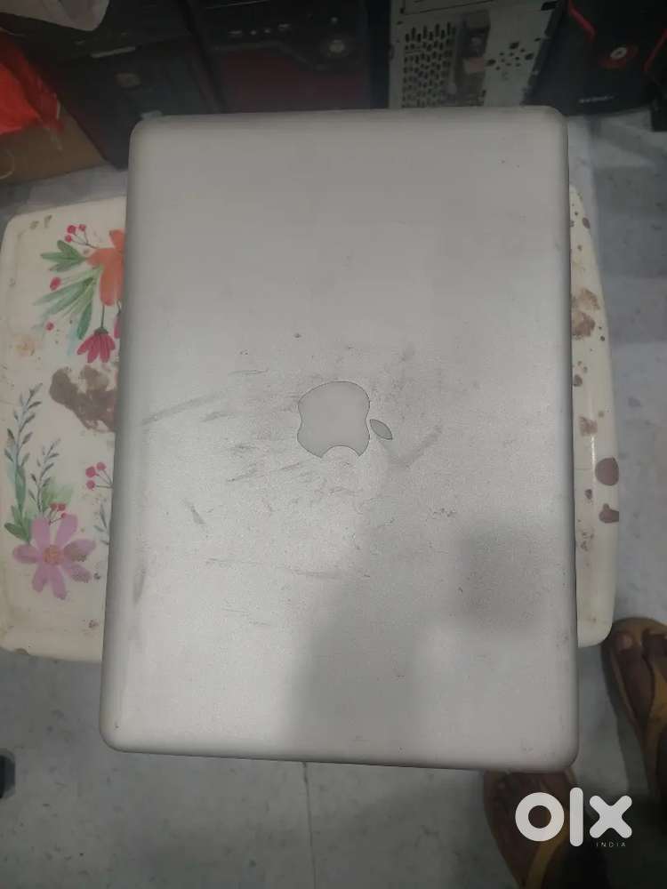Apple laptop
