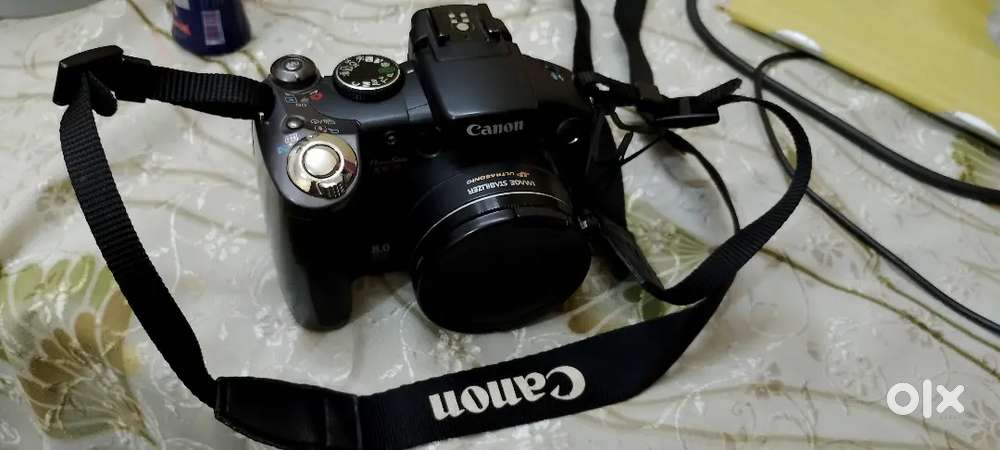 Canon DSLR photo video with flash 360 roted screen new condition