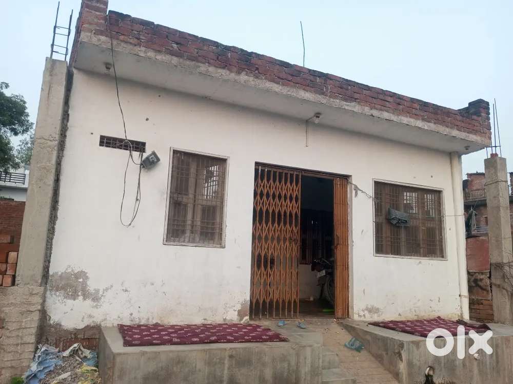 Bahut hi achha makan hai paise ki awskta ke liye becha ja raha h