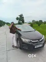 Key 2
All New tyre 
Screen display
Cng fitted
Mileg 20/km