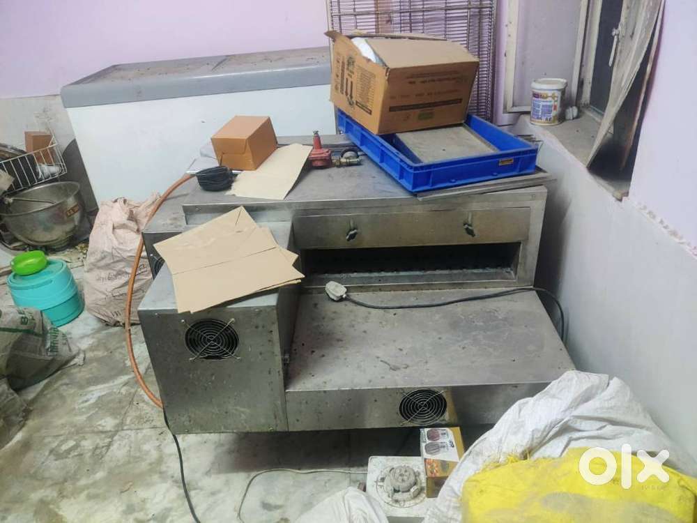 Pizza machine same as Domino's and pizza hut.