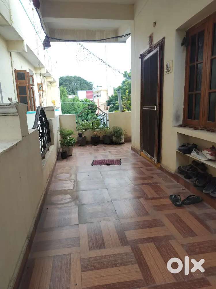 3 BHK individual house in 1st floor for rent