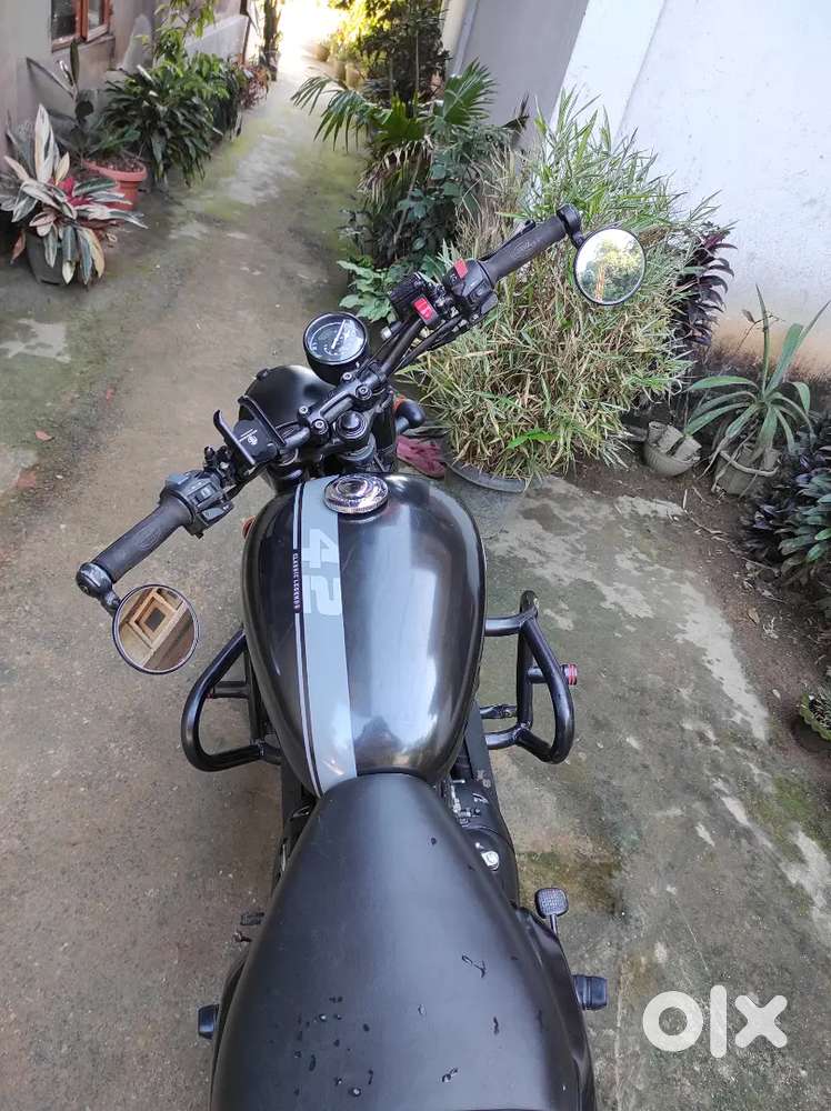 Jawa 42 2.1 dual-channel ABS All star black matte