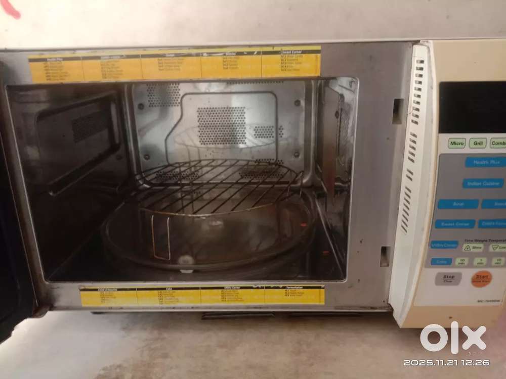 LG Microwave oven  ( grill , convenient) 5 year old
