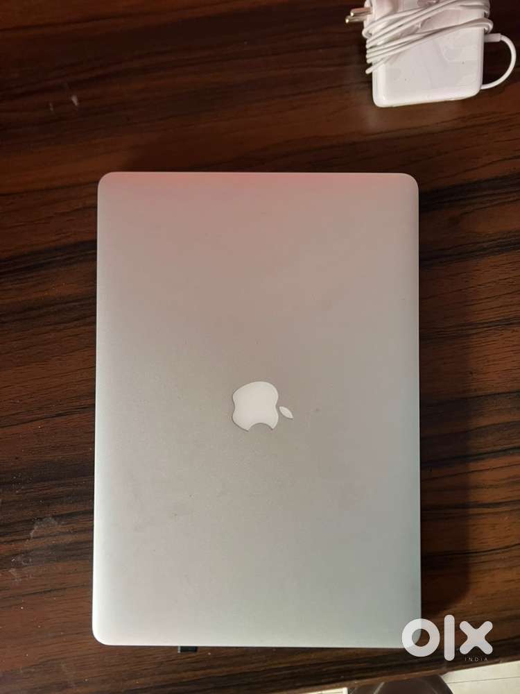 Mackbook pro big laptop