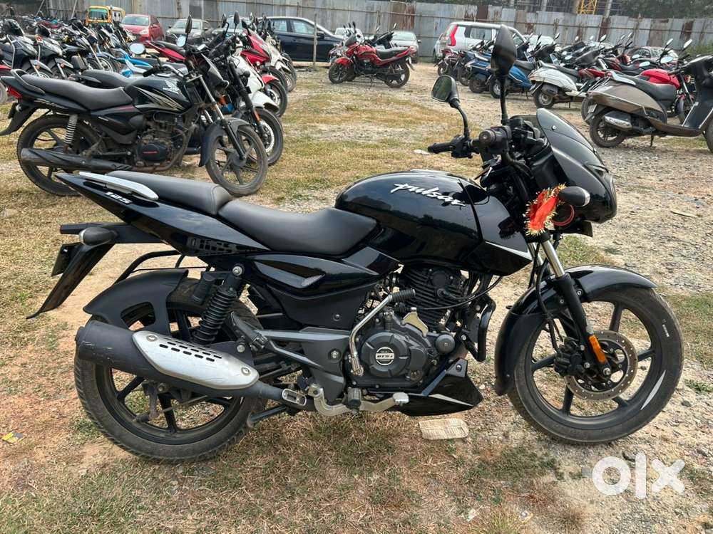 Pulsar 125 Split Seat BS6