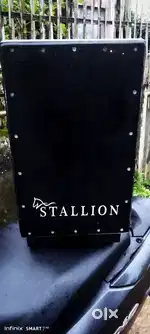 I want to see the musical instrument that name is clapbox