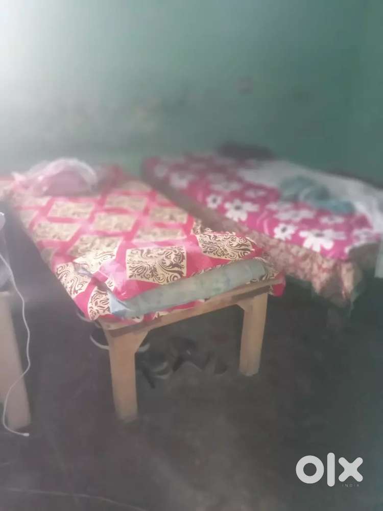 Rooms on rent with food