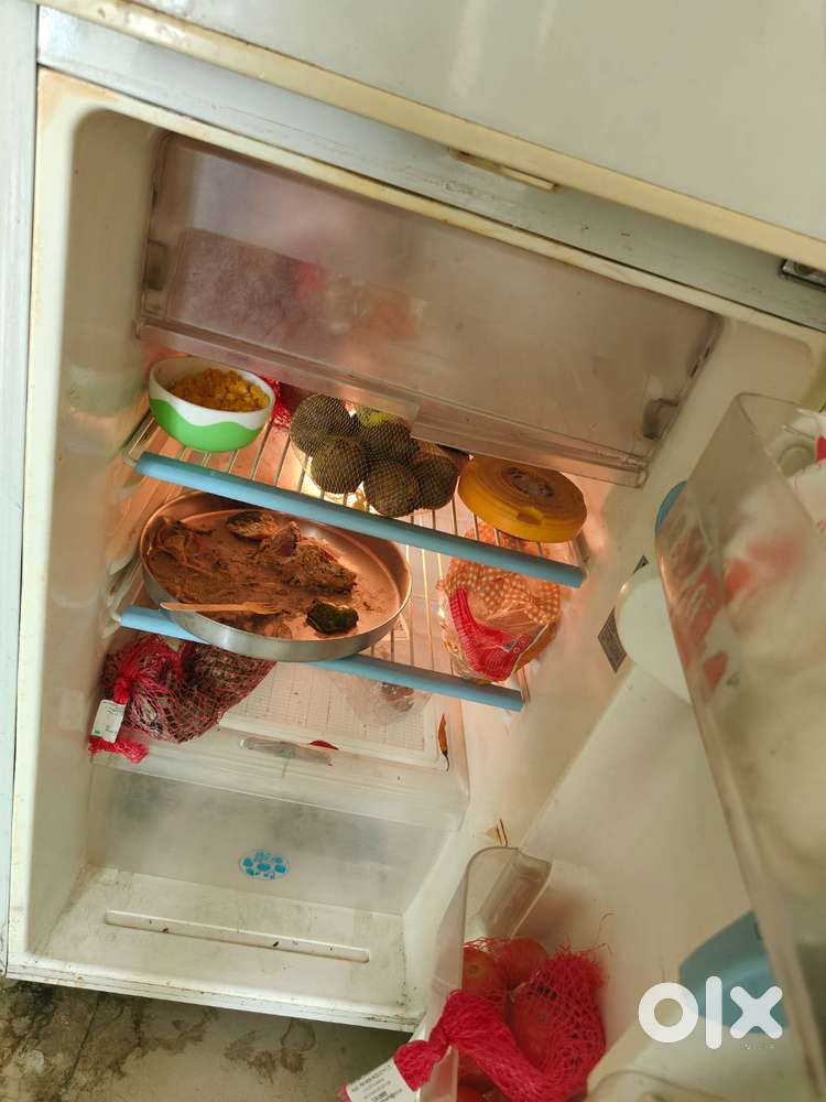 Double door refrigerator