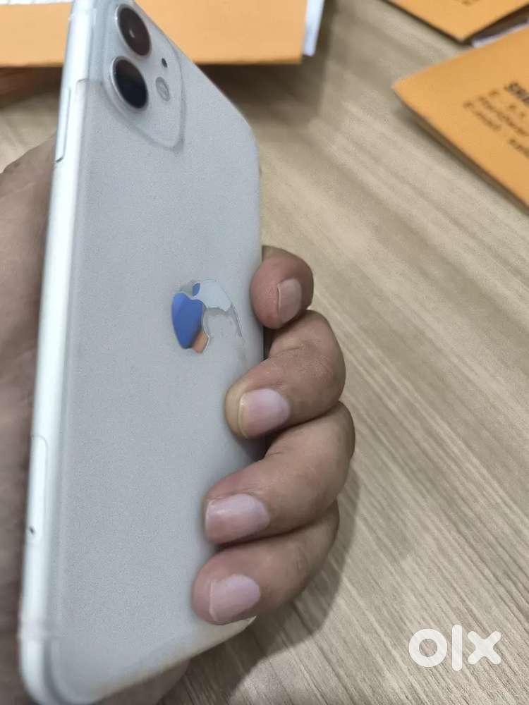 One hand use showroom condition i phone 11 64gb