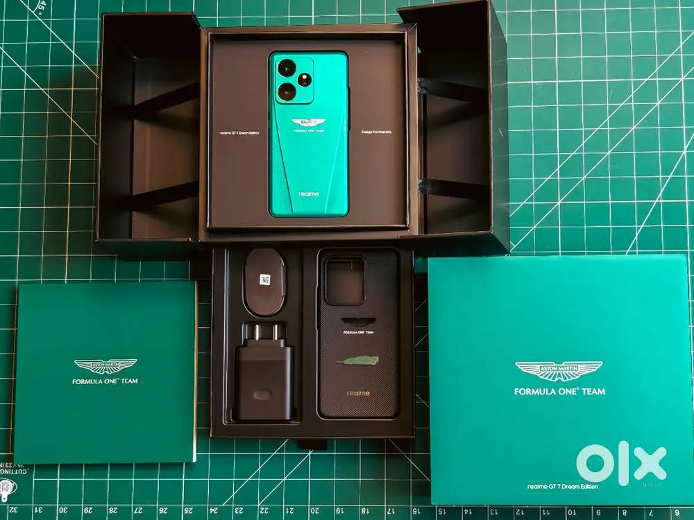 Realme GT 7 Limited Aston Martin Edition collectors box