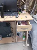 Studying/Desktop Table