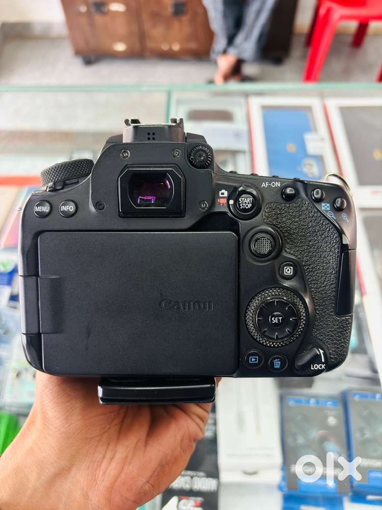 Cannon EOS 90d camera with 85 - 135mm lense