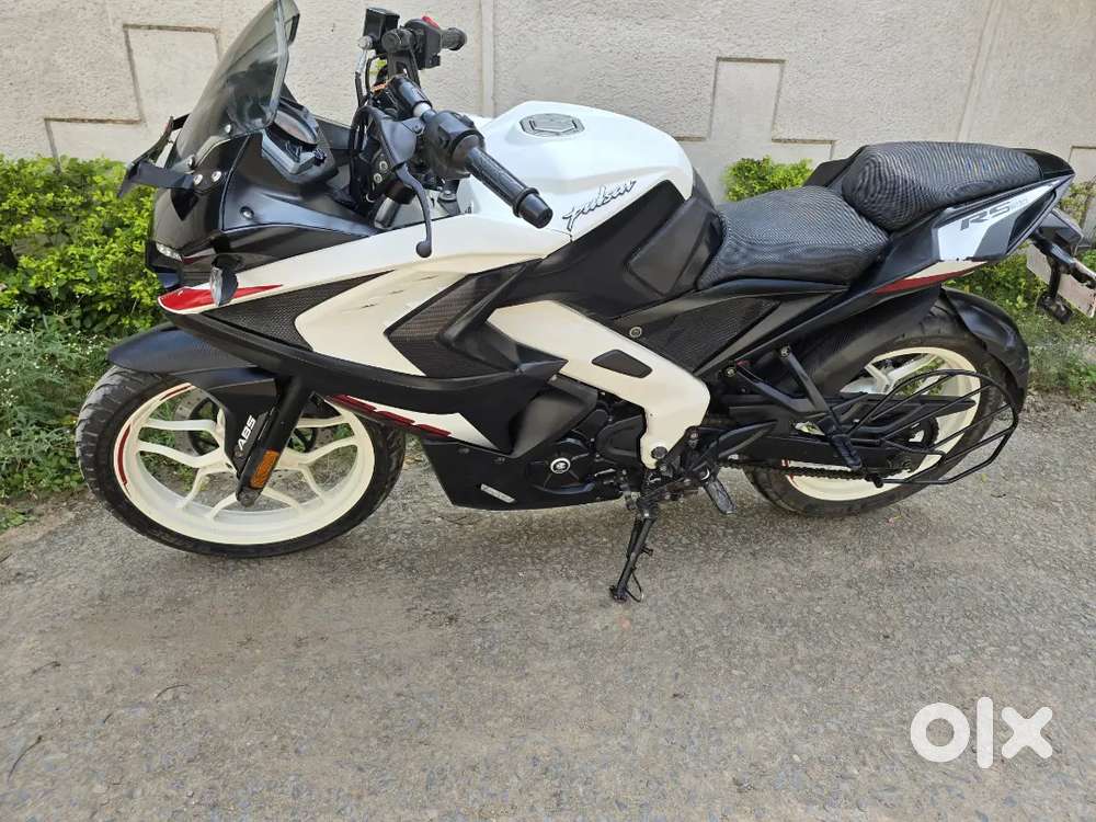 BAJAJ PULSAR RS 200 BIKE
