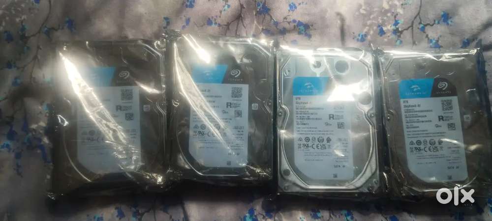 Skyhawk AI Hard disk 8TB new sil pack