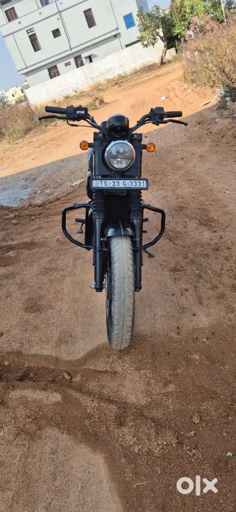 Yezdi Roadster(Smoke Grey)–Excellent Condition 10,000 km 2023 Model