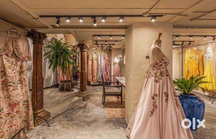 1300Sqft Vadamadurai Showroom space Available