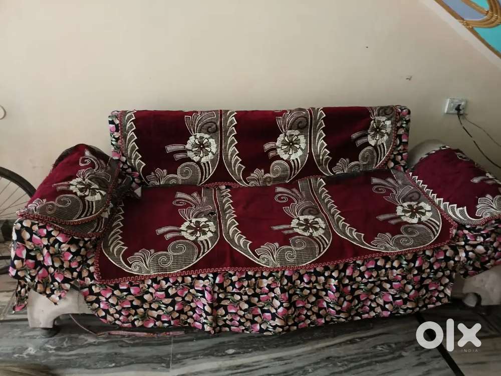 Best condition me sofa h available