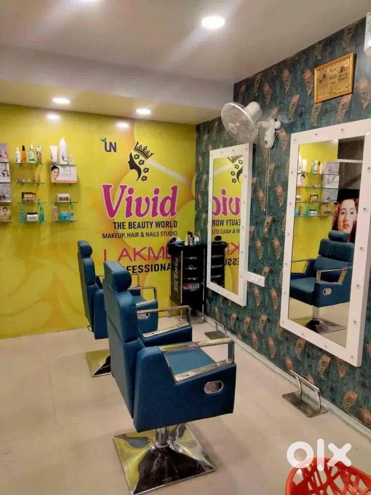 Beauty parlour artist