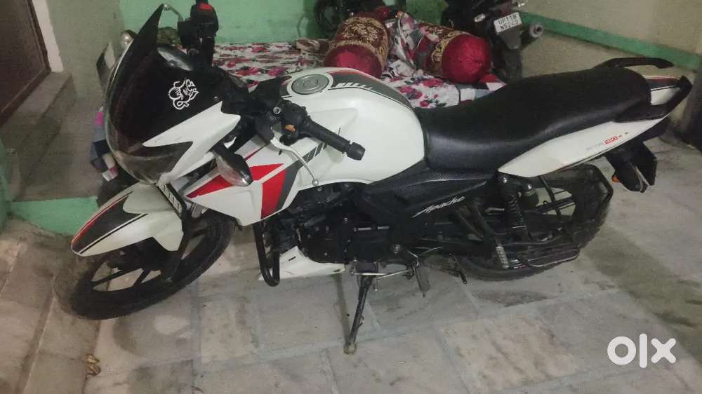 Gaadi original h poori new condition h bhai tim paas na kare