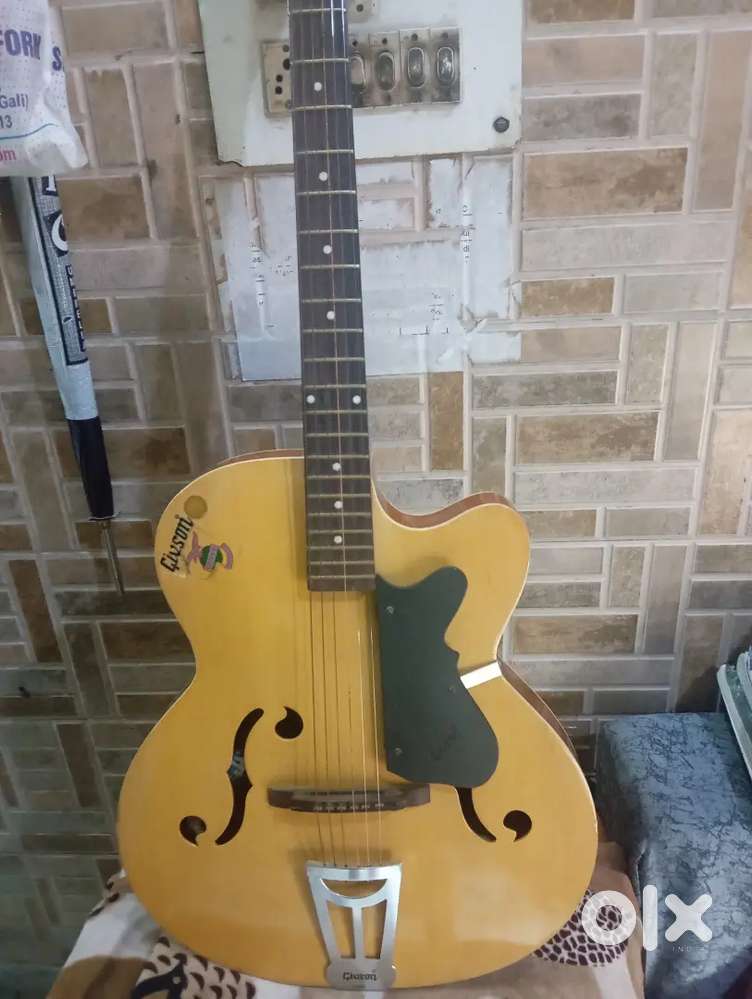 GIBSON acoustic guitar