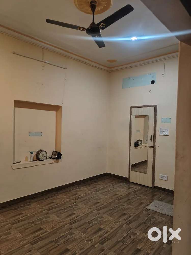 3 bhk flat in ground floor newly painted nirman nagar