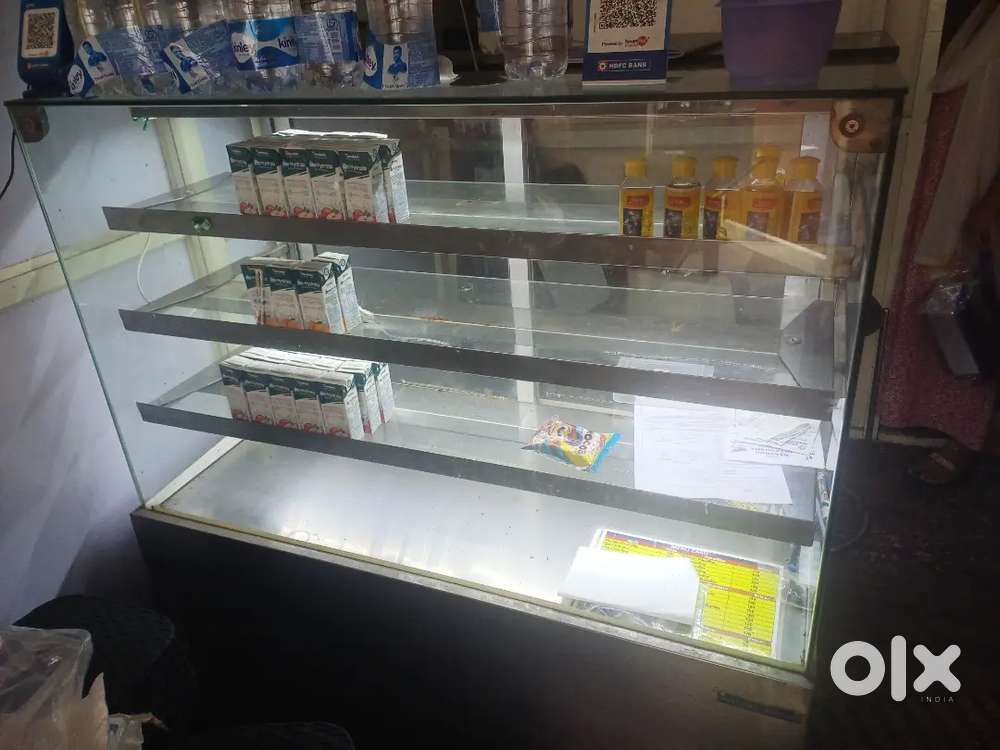 DISPLAY COUNTER / BAKERY COUNTER SIZE: 4X4X2