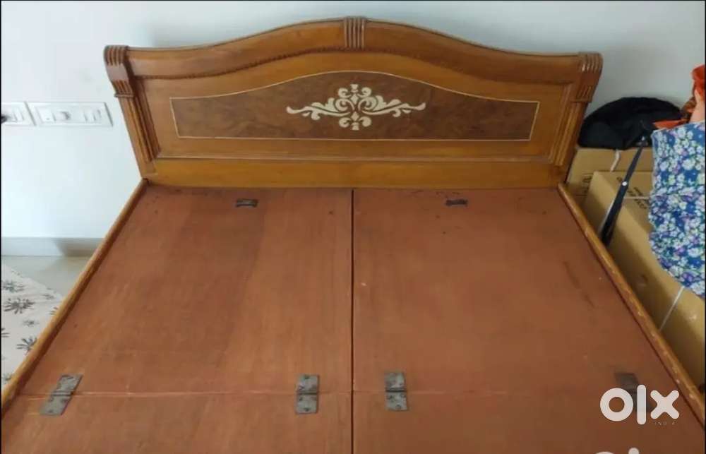 Queen Size Wood Bed In Great Condition