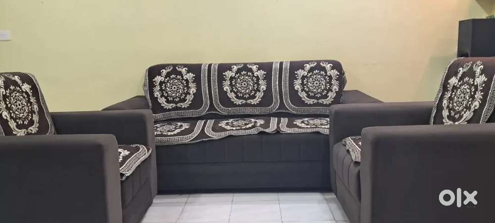 Premium 5 Seater Sofa Set in Excellent Condition–Great Comfort & Style