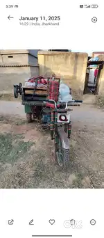Gadda wala machine hai aur gadi v hai sath me