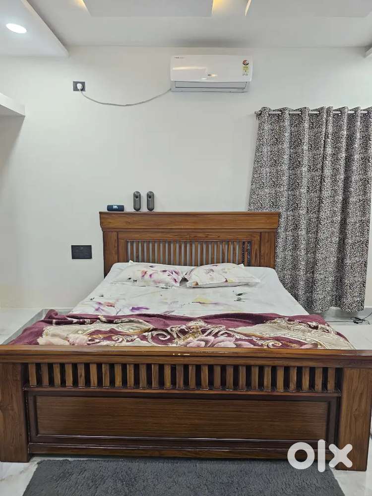 Super king size teakwood cot