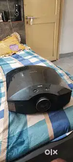 Sony VPL-hw40es Full HD projector not working. Only for parts.