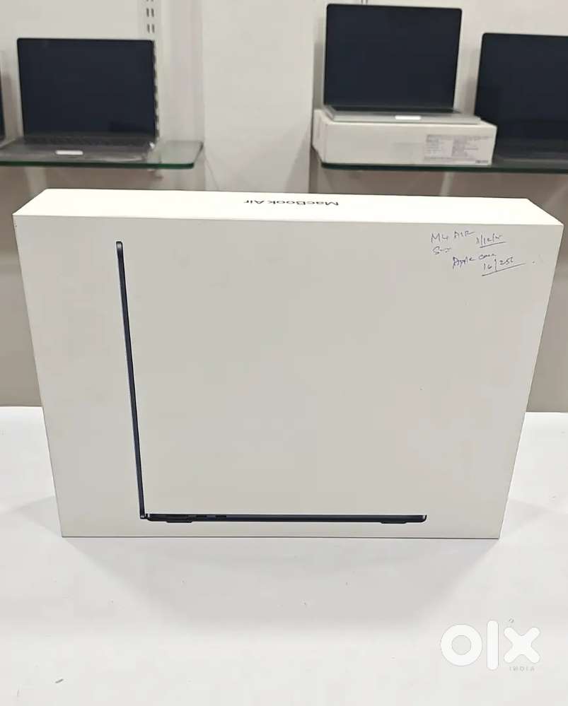 APPLE MACBOOK AIR M4 CHIP (A3240) 2 MONTH OLD  ONLY