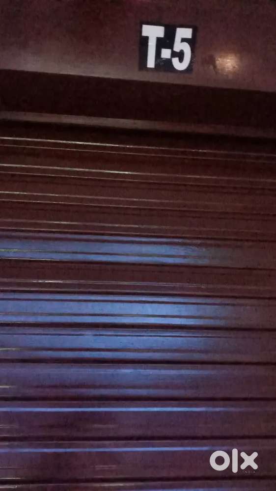 1 single height office / shop for RENT