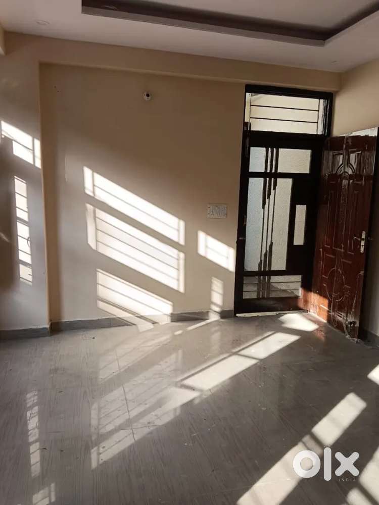 2bhk flat available 100 gaj