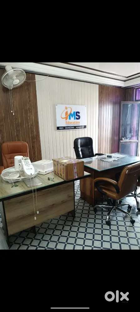 1500 Sqft Best Fullyy Furnished Office Rent Exhibition Road Chauraha.