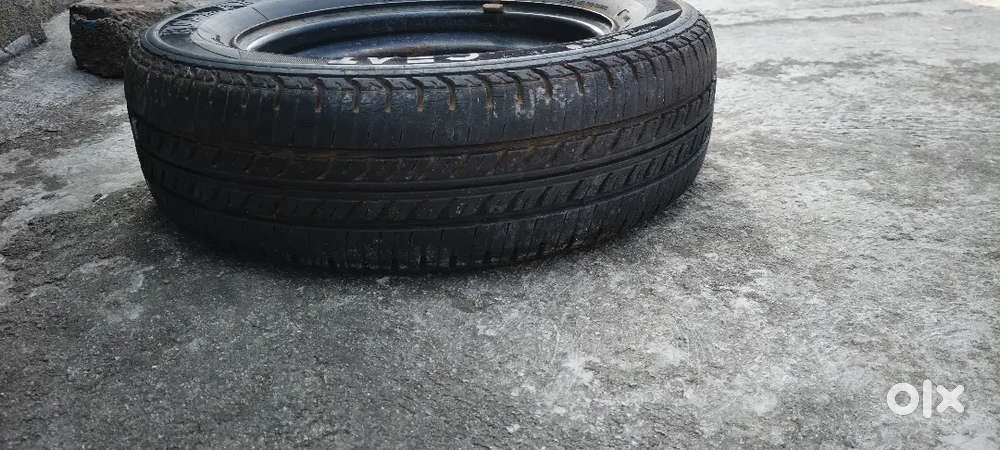 I 10 Sport tyre and rim at 2500 fix price 165/65 R13
