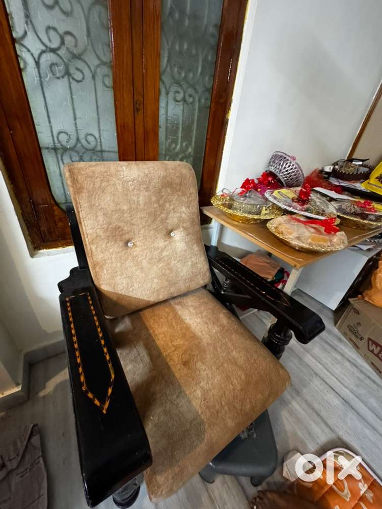 Brown colour sofa 3+1+1
