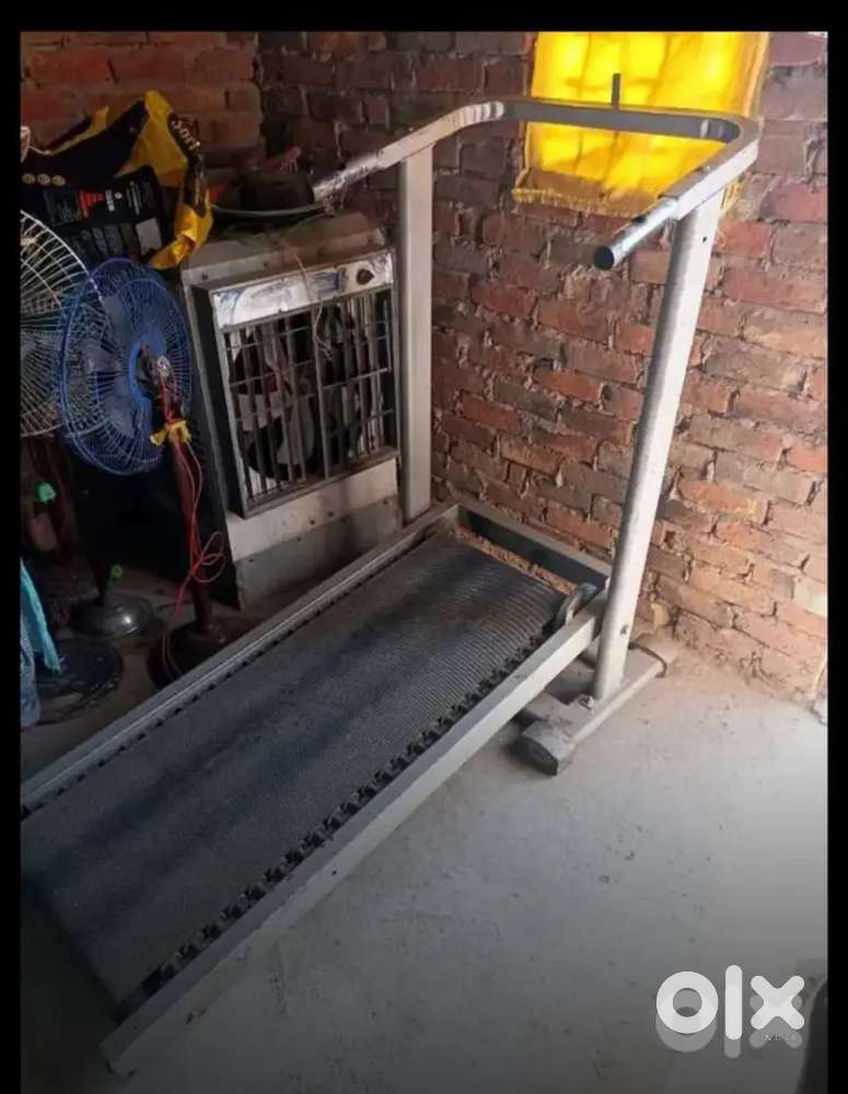 RUNNING MACHINE